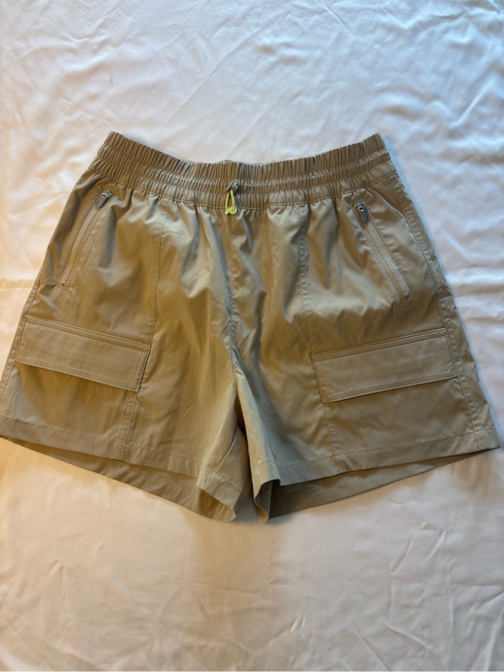 Athleta Cascade Poplin Light Khaki Elastic-Waist Cargo Shorts
